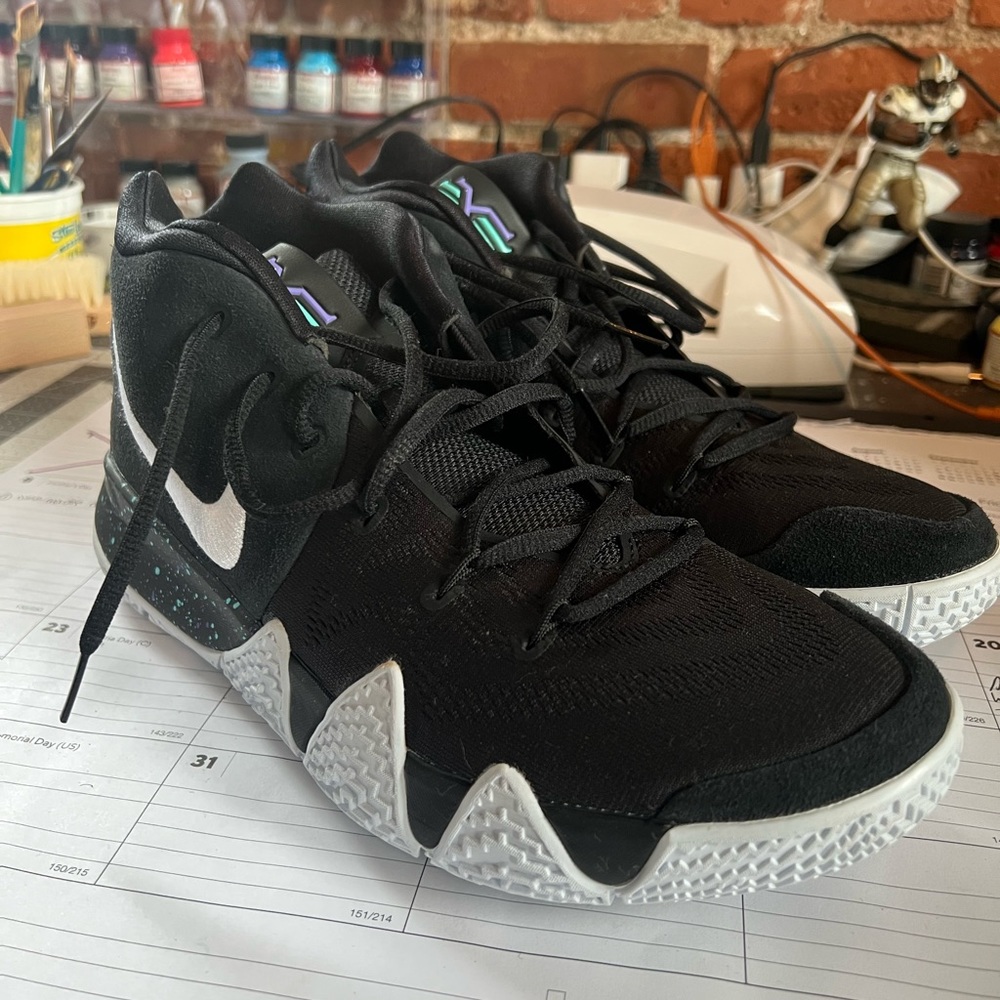 Nike Kyrie Irving sneakers new never worn no box